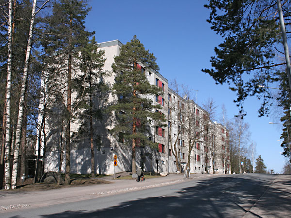 Riihim&auml;enkadun kerrostaloja